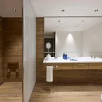 Radisson Blu Hotel, Choruslife Szálloda