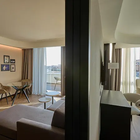 Radisson Blu Hotel, Choruslife Otel 4*